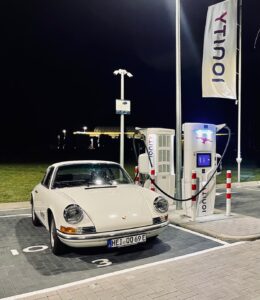 Charging CCS Ionity REVIVE One Porsche 911F